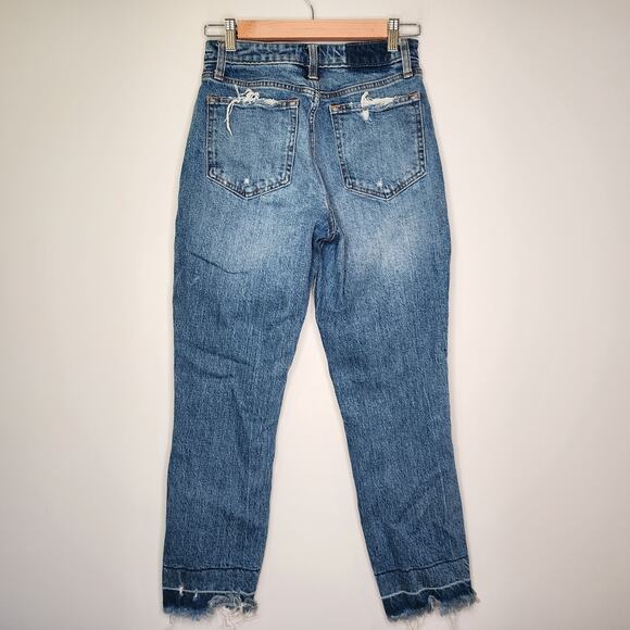 Abercrombie Curve Love High Rise Mom Jean Medium Wash Distressed 0/25R - Picture 4 of 6